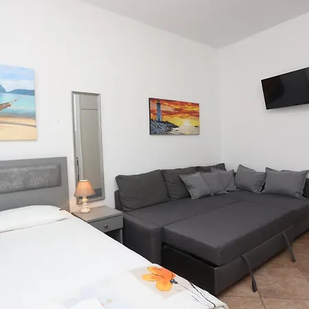 Seaside Apartment *